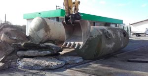 Extraction de cuve à carburant apres nettoyage